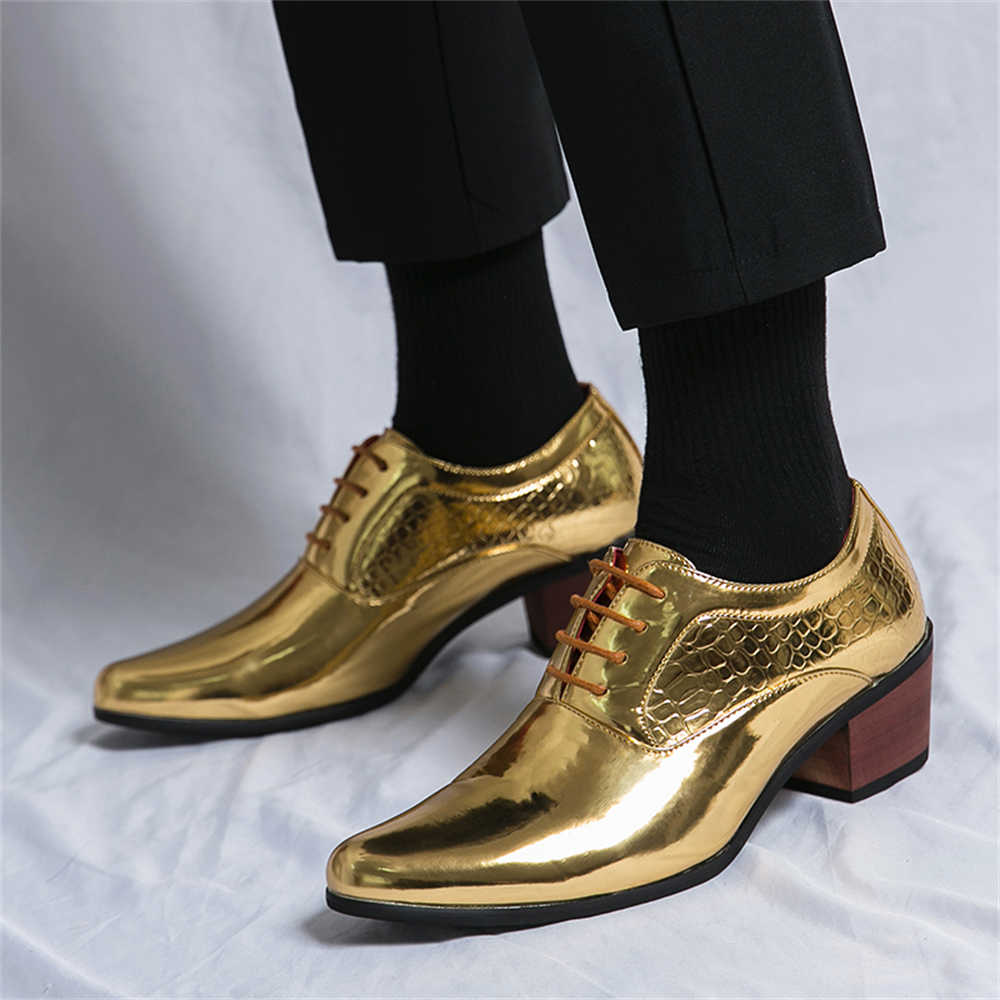 Sneakers - Vestido tênis saltos dos homens marrom